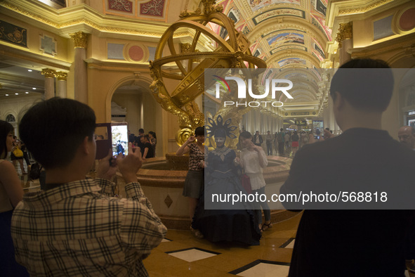 Tourist take pictures to a relative inside the Venetian Casino, Hotels and Resort in Macao, China, May 3 2015. 