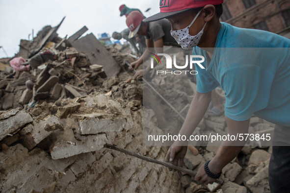 Nepalese Volunteers are breaking the damaged walls in order the clean the area and find goods from people.
2 weeks after the powerful and de...
