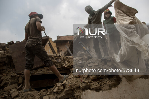 Nepalese Volunteers are removing useless goods in the top of a mountain of rubble.
2 weeks after the powerful and deadly earthquake, a view...