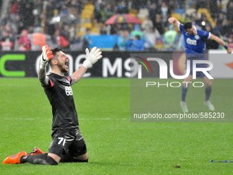 Goalkeeper Denys Boyko Dnepr rejoices victory of his team went out in the final of the Europa League at the time of the return match of the...