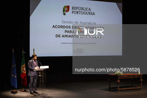Minister of Education Tiago Brandao Rodrigues at a session, at the Autidorio Municipal de Gaia, of agreements to remove asbestos in schools...