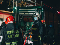 Fire in *cite in downtown Santiago, more than 15 fire trucks attended. (*type of bulding with many rooms, usually 2 floors where many people...