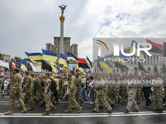 Spectators react  during the March of Defenders of Ukraine dedicated to Independence Day celebration in Kyiv, Ukraine, 24 August 2020. (Phot...
