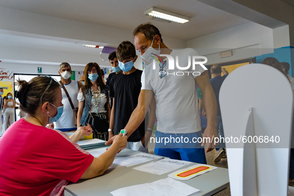 A collaborator measures the temperature of the students' parents to enter the Don Tonino Bello High School in Molfetta on 16th September 202...