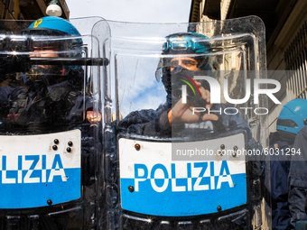 Police control the students strike against the way the Italian government managed, with delays and failures, the restart of the school year...