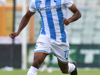  Colombian footballer Ceter Damir of Delfino Pescara controls the ball during the match between Pescara and Chievo verona of the Serie B cha...
