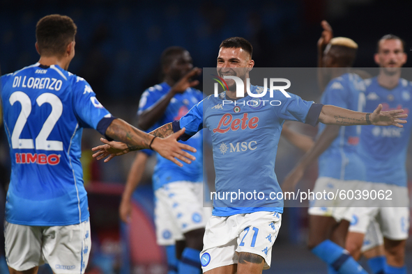 Matteo Politano of SSC Napoli celebrates with team mates during the Serie A match between SSC Napoli and Genoa CFC at Stadio San Paolo Naple...