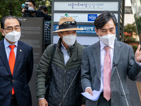Lee Rae-jin(center), a brother of a South Korean civil servant who died after being shot by North Korean soldiers, visits the United Nations...