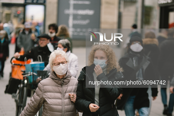 shoppers with face mask are seen in the shopping block in Duesseldorf, Germany, on October 16, 2020 amid the COVID-19 pandemic. 