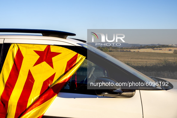 More than 1000 vehicles in demonstration surround the Lledoners Penitentiary Center where Catalan pro-independence political prisoners are r...