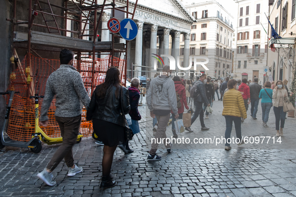 A view of Piazza della Rotonda in Rome, Italy on October 17, 2020. Despite the increase in Coronavirus cases, Roman citizens and tourists fl...