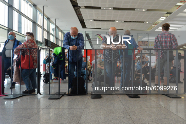 Passengers wearing protective mask awaiting for their plaine inside the departures hall in Burgas Airport.
Passenger numbers at Bulgaria's c...