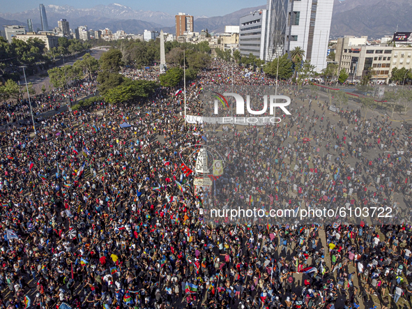 Thousands of people gathered near the Plaza de la Dignidad (Plaza Italia) in Santiago, Chile on October 18, 2020 in commemoration of one yea...