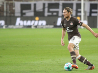 Daniel Buballa of FC St. Pauli controls the ball during the Second Bundesliga match between FC St. Pauli and 1. FC Nuernberg at Millerntor-S...