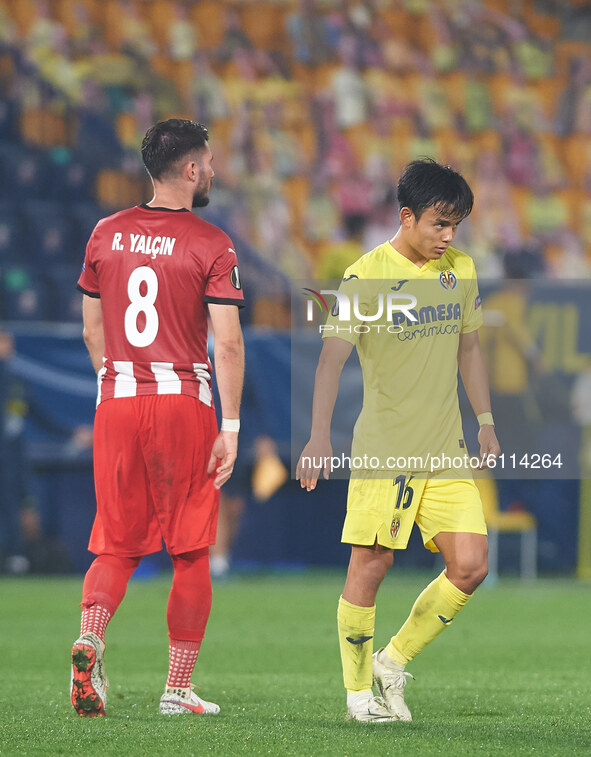 Takefusa Kubo of Villarreal CF and Yalcin of Sivasspor during the Europa League Group I mach between Villarreal and Sivasspor at Estadio de...