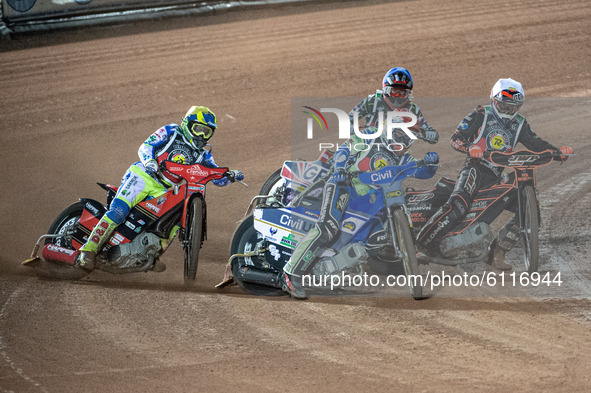 
Richie Worrall (Red) leads Sam Masters (White) Chris Harris (Yellow) and Drew Kemp (Blue) during the Peter Craven Memorial Trophy at the Na...