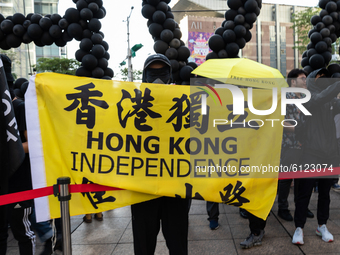A protester holding a flag calling for Hong Kong Independence on October 25, 2020 in Taipei, Taiwan. On Saturday Taiwan, Tibetans, Hongkonge...