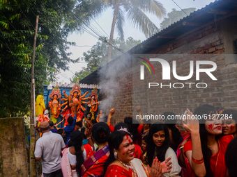 Hindu Peoples are celebrating Vijayadashami of Durga puja. Procession of Vasan or sinking Goddess Durga at Sherpur, Bogura in Bangladesh on...