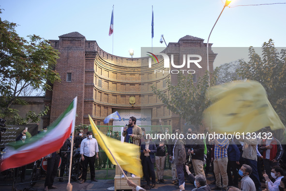 Iranian protesters take part a protest gathering in front of the French embassy in Tehran on October 28, 2020. Protesters condemn the public...