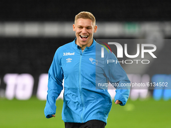 
Martyn Waghorn of Derby County warms up ahead of kick-off during the Sky Bet Championship match between Derby County and Cardiff City at th...