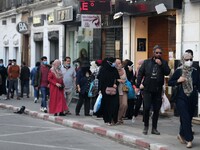 The Algerian government decided to adapt the home partial quarantine timings from eight in the evening (20:00 a.m.) to five in the morning (...