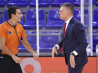 Sarunas Jasikevicius and the referee during the match between FC Barcelona and Real Betis Baloncesto, corresponding to the week 11 of the Li...