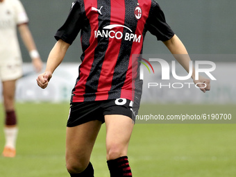 Veronica Boquete of AC Milan in action during the Women Serie A match between AC Milan and AS Roma at Centro Sportivo Vismara on November 15...