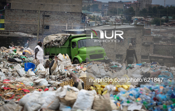 (150605) --NAIROBI, June 5, 2015() -- A garbage truck goes into Dandora dumpsite on the suburb of Nairobi, Kenya, June 4, 2015. The Dandora...