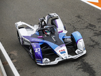 27 DENNIS Jake (GBR), BMW i Andretti Motorsport, BMW iFE.21, action during the ABB Formula E Championship official pre-season test at Circui...