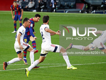 Leo Messi scores during the match between FC Barcelona and CA Osasuna, corresponding to the week 11 of the Liga Santander, played at the Cam...