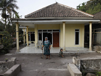 Villagers of Sumbersari clean the their house yard from volcanic ash due to the eruption of mount Semeru (3.676 masl) in Sumbersari village,...