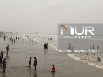 KARACHI, JUN 08: People enjoying bathing at Arabian Sea as provincial government was imposed ban on bathing due to rough sea condition at Se...