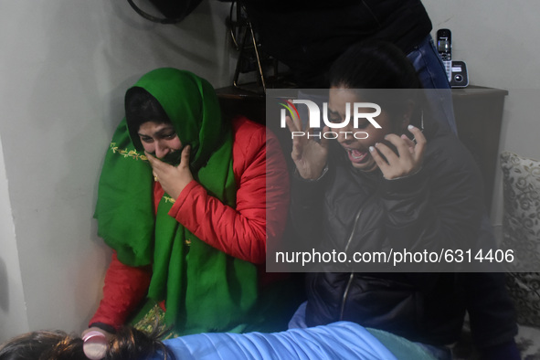Family members of slain non local gold smith wail over his dead body at his  residence in Srinagar, Indian Administered Kashmir on 01 Januar...