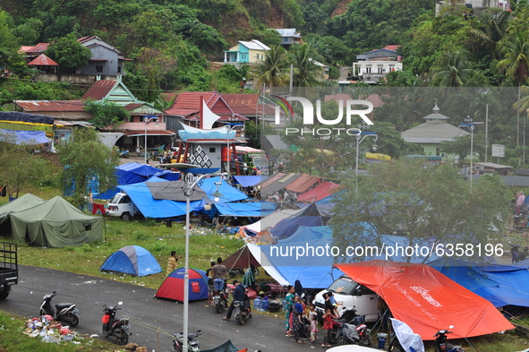 The condition of earthquake survivors who live in emergency tents at the Manakarra Stadium refugee post, Mamuju Regency, West Sulawesi Provi...