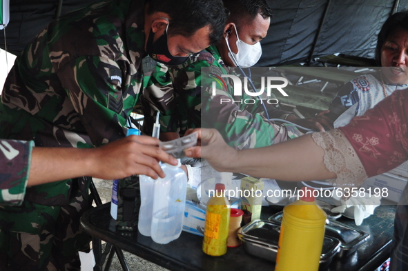 Doctors from Indonesian National Army personnel are examining the health conditions of survivors at the Manakarra Stadium refugee post, Mamu...