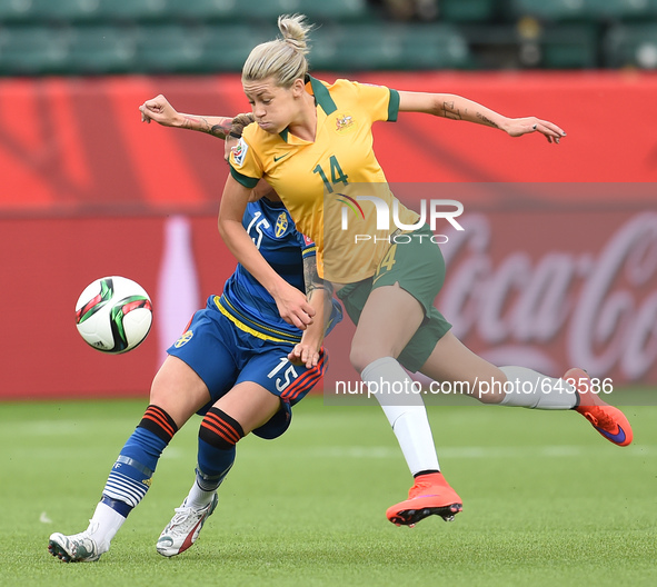 EDMONTON, June 17, 2015 () -- Aianna Kennedy (R) of Australia competes during the group D match against Sweden at the Commonwealth Stadium i...