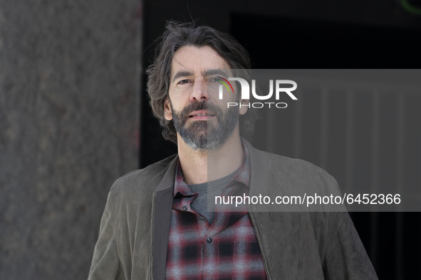 Spanish actor Eduardo Noriega attends 'Los Traductores' photocall at Ocho Y Medio Library on February 19, 2021 in Madrid, Spain.  