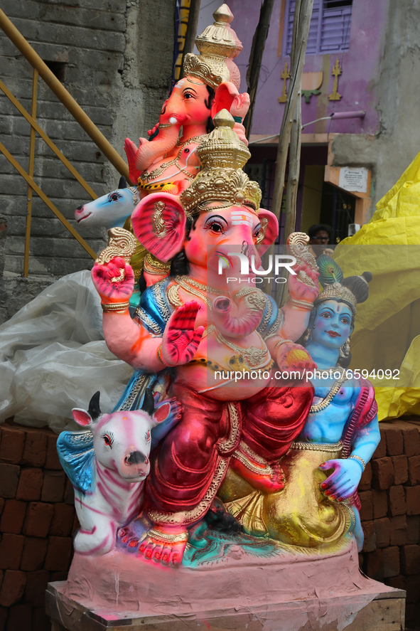 Clay idols of Lord Ganesha (Lord Ganesh) for sale along the roadside during the festival of Ganesh Chaturthi in Cuddalore (Kadalur), Tamil N...