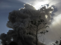 KARO, INDONESIA - JUNE 29: A volcanic plume forms as Mount Sinabung undergoes a volcanic spew on June 29, 2015 in Karo, Indonesia. Over 10,0...