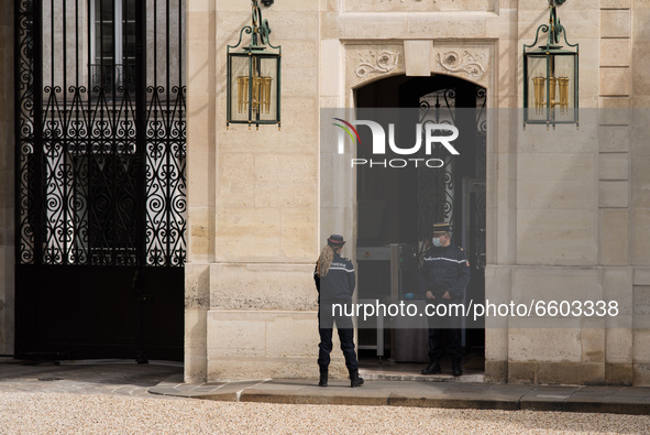 Gendarmerie officers at the checkpoint at the entrance to the court of the Elysée Palace, home of the Presidency of the Republic, in Paris,...