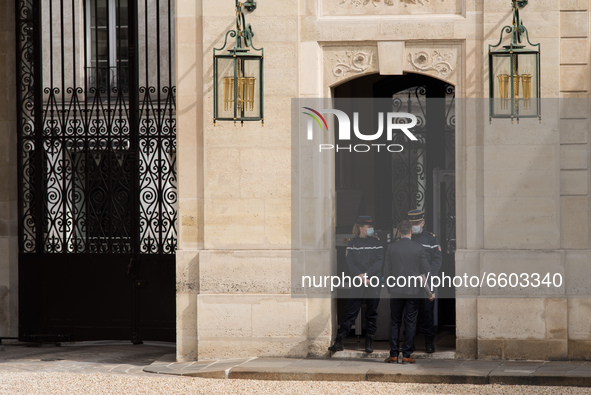 Gendarmerie officers at the checkpoint at the entrance to the court of the Elysée Palace, home of the Presidency of the Republic, in Paris,...