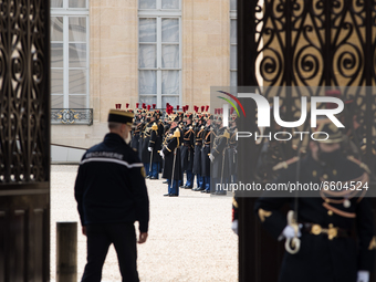 Guards of the presidency of the French republic deployed at the Elysee Palace during the state summit between French President Emmanuel Macr...