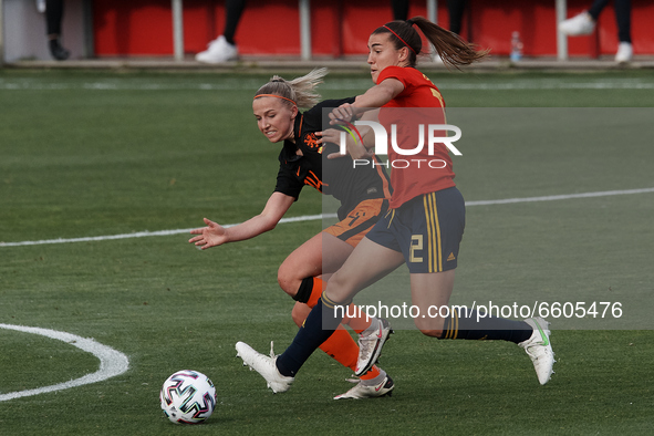 Patri Guijarro (FC Barcelona) of Spain and Jackie Groenen of Netherlands competes for the ball during the Women's International Friendly mat...