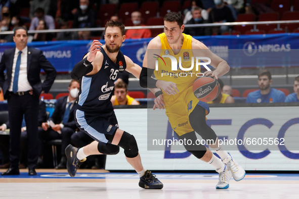 Mateusz Ponitka (L) of Zenit St Petersburg and Oz Blayzer of Maccabi Playtika Tel Aviv in action during the EuroLeague Basketball match betw...