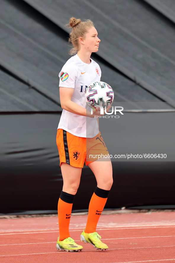 Sisca Folkertsma of Netherlands during the warm up prior International Friendly Women match between Spain v Netherlands at the Estadio Munic...