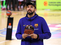Nikola Mirotic receives the trophy of the MVP of the month of the Euroleague during the match between FC Barcelona and FC Bayern Munich, cor...