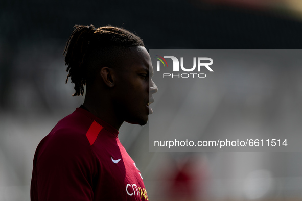 Maro Itoje of Saracens warms up ahead to the Greene King IPA Championship match between Saracens and Bedford Blues at Allianz Park, London o...