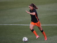 Lieke Martens of Netherlands runs with the ball during the Women's International Friendly match between Spain and Netherlands on April 09, 2...
