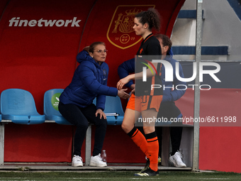 Sarina Glotzbach-Wiegman head coach and Dominique Janssen of Netherlands greets each other during the Women's International Friendly match b...