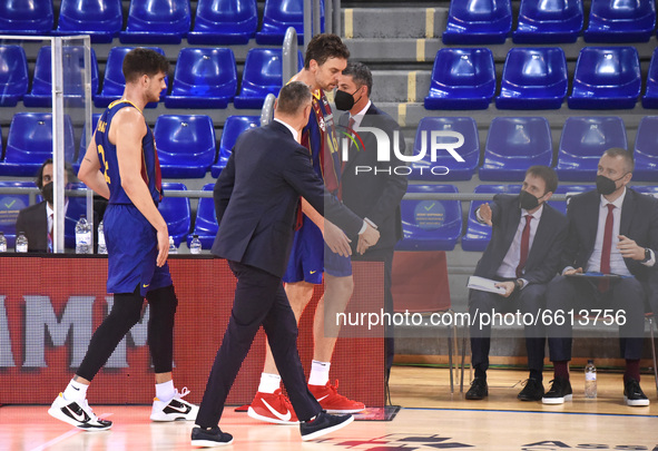 Sarunas Jasikevicius and Pau Gasol during the match between FC Barcelona and Real Madrid, corresponding to the week 30 of the Liga Endesa, p...